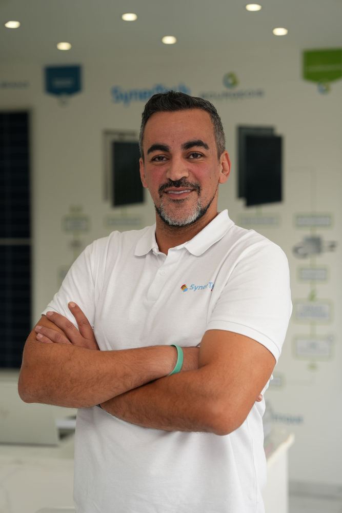 Youssef Ayach, directeur commercial de Synertech, dans le showroom du Pontet